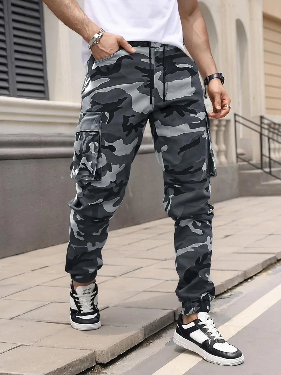 WDIRARA Men's Camo Print Drawstring High Waist Cargo Pants Streetwear Joggers with Pockets