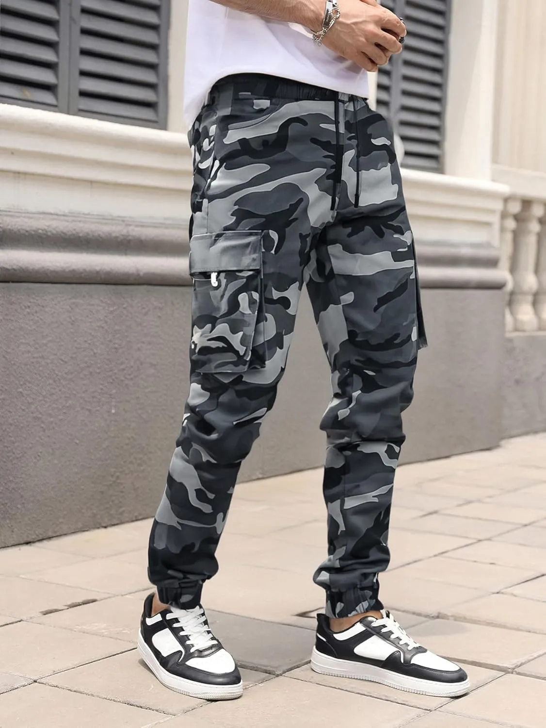 WDIRARA Men's Camo Print Drawstring High Waist Cargo Pants Streetwear Joggers with Pockets