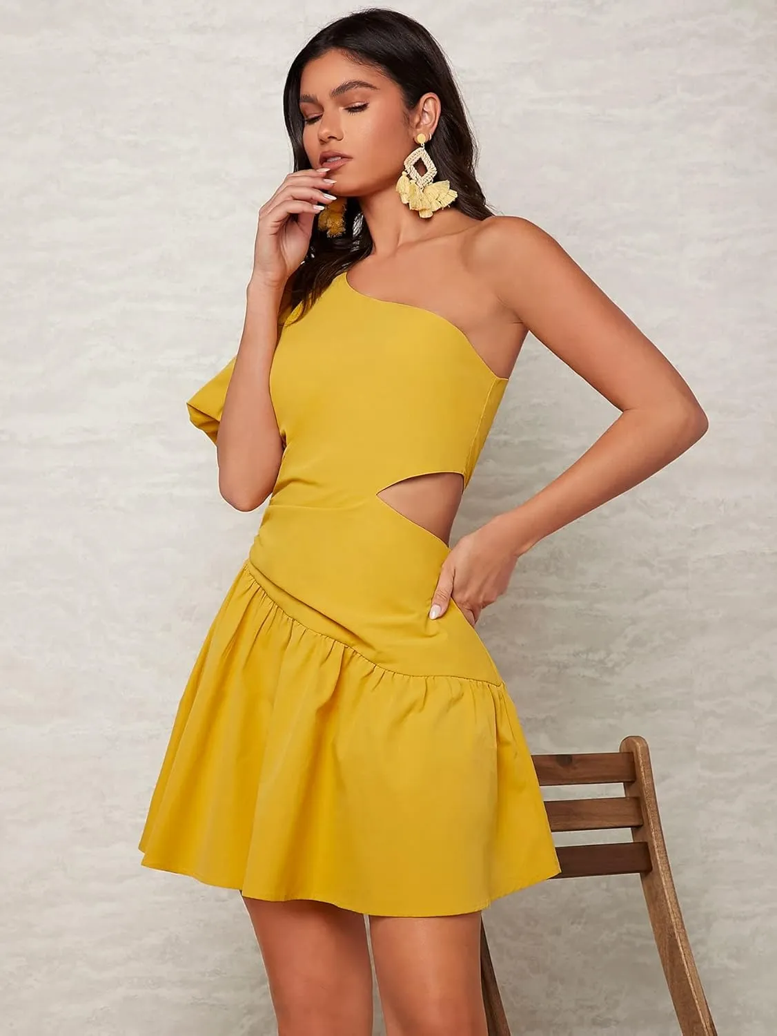 WDIRARA Women's One Shoulder Puff Short Sleeve Cut Out Ruched Ruffle Hem A Line Dress